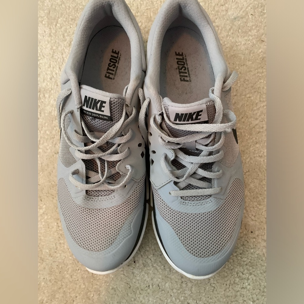 Nike Men’s Flex Sneakers Size 9